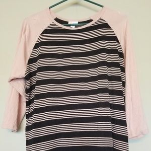 EUC LuLaRoe Randy T Shirt